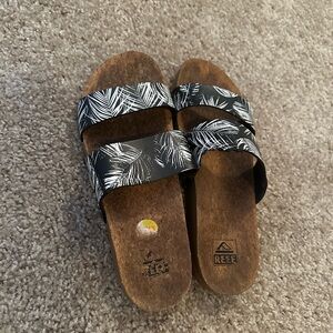 Reef sandals size 8